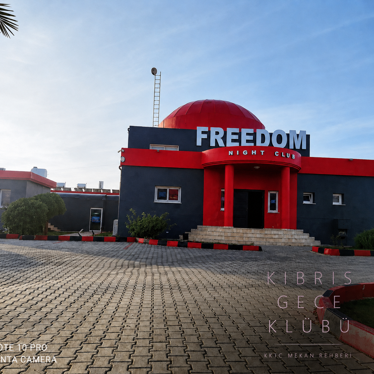 Freedom Gece Kulübü Lefkoşa KKTC - VIP iç mekan ve sahne atmosferi